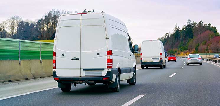 Todos los vehículos ligeros de transporte internacional, obligados a tener la titulación